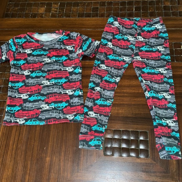 (5) pairs of carters pajamas - Picture 2 of 6